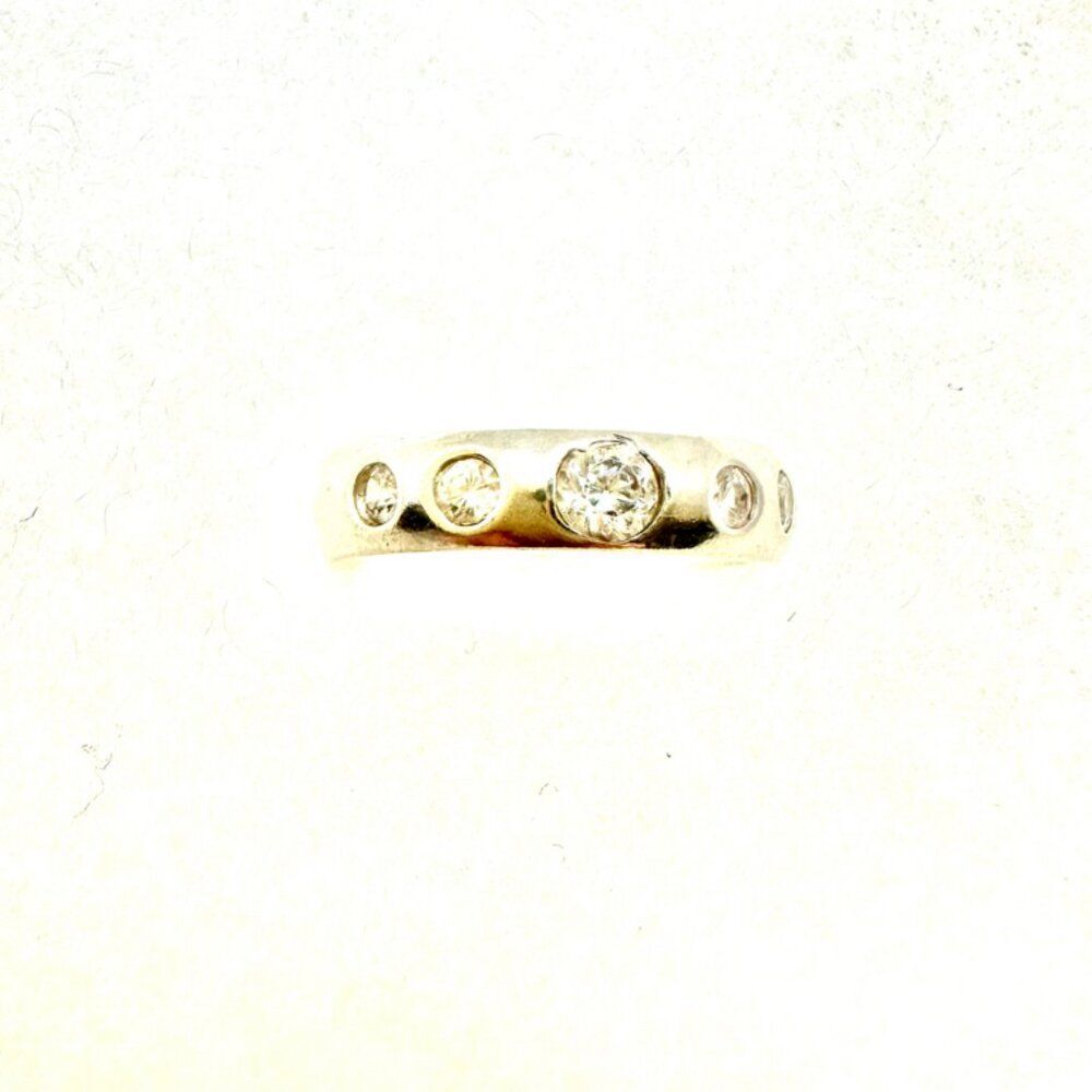 1 Carat Cubic Zirconia Set in Sterling Silver Stamped 925 Comfort Ring Size 9